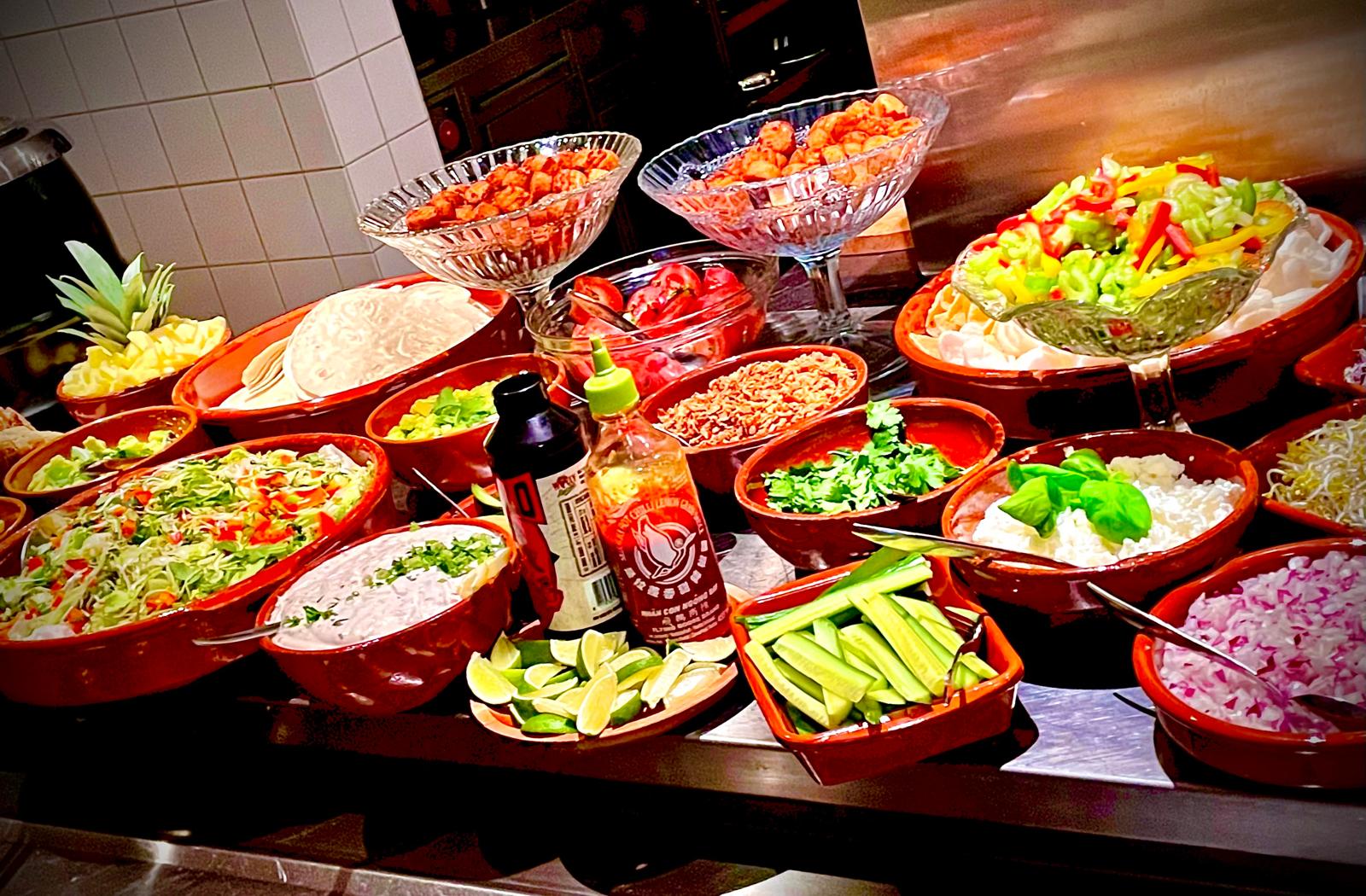 Royaal vers buffet van Moraira Catering voor een groep
